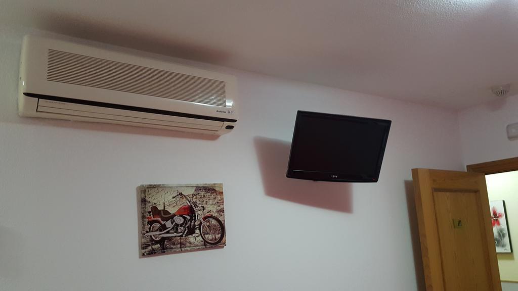 Hostal El Parque ซานมาร์ตินเดลาเวกา ภายนอก รูปภาพ
