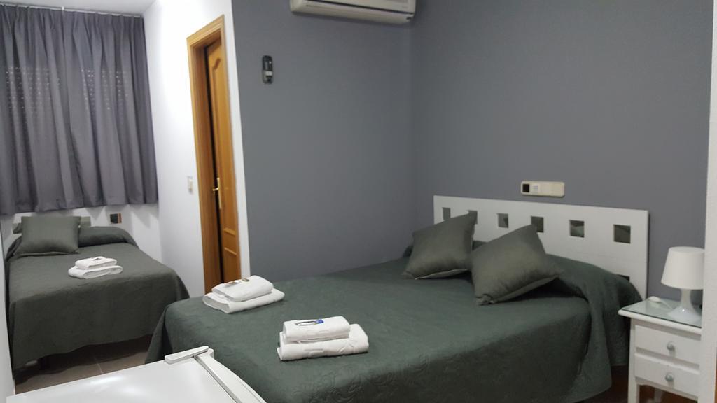 Hostal El Parque ซานมาร์ตินเดลาเวกา ภายนอก รูปภาพ