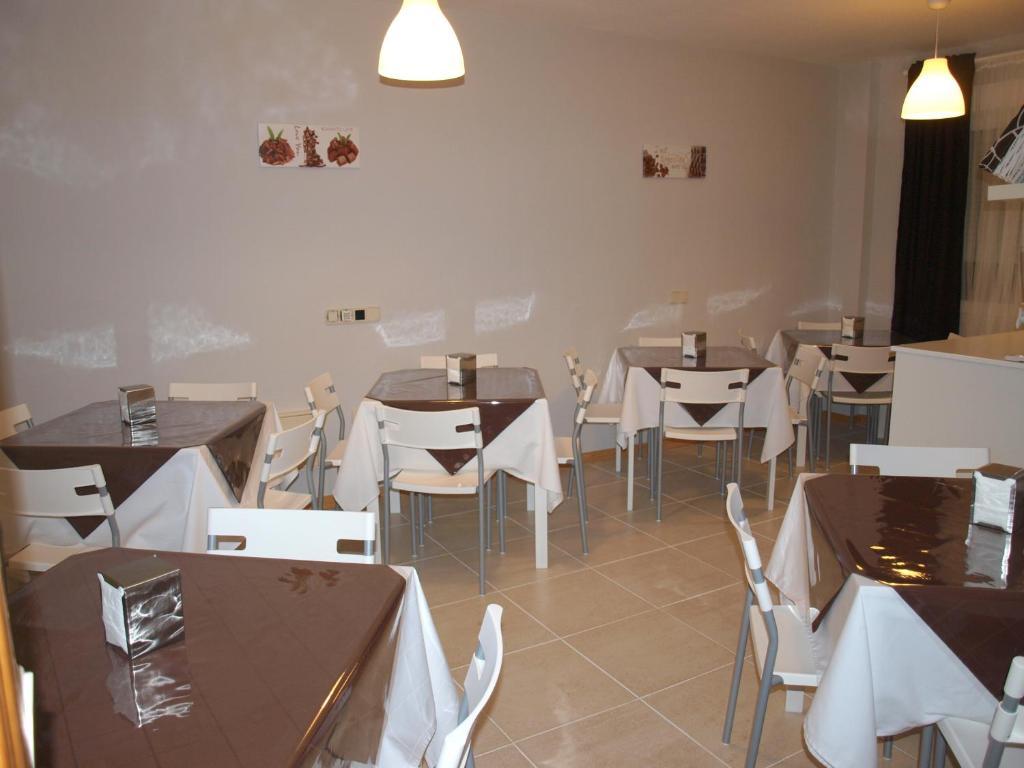 Hostal El Parque ซานมาร์ตินเดลาเวกา ภายนอก รูปภาพ